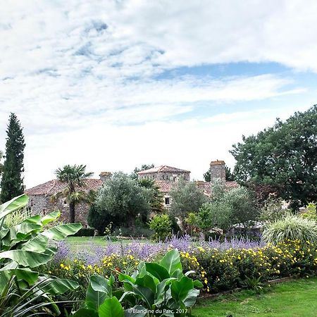 Logis De La Robliniere Bed & Breakfast Landevieille Екстериор снимка